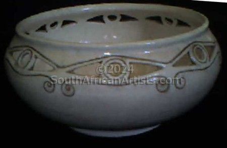 Porcelain sculptured pot