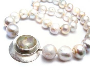 "1- Pearl clasp"