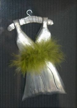 "Dress with feathers"